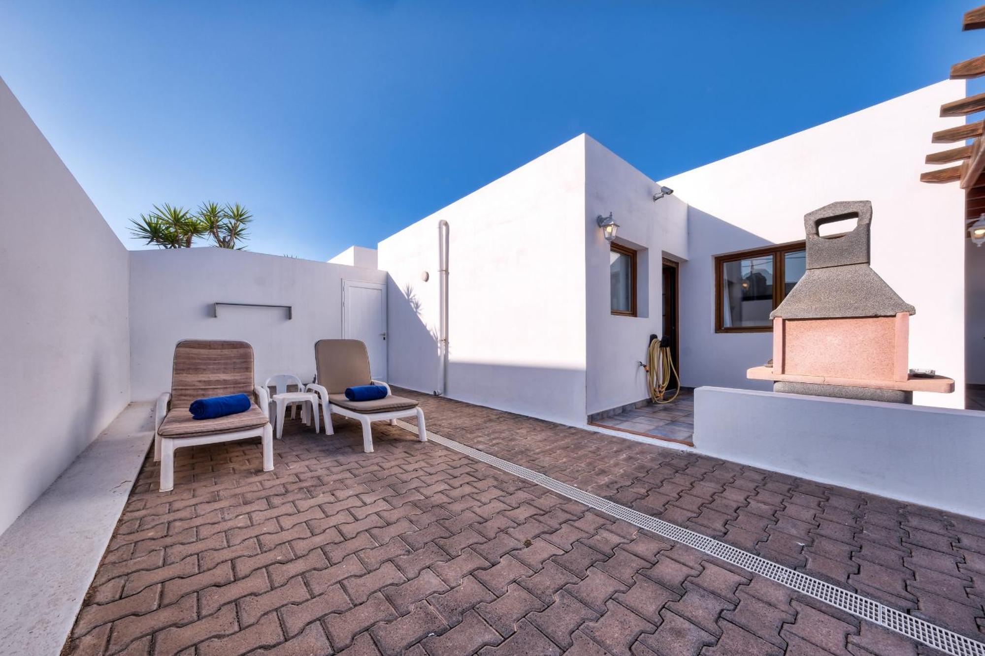 Lava And Sea- Private Pool, Amazing Sea Views Hébergement de vacances *